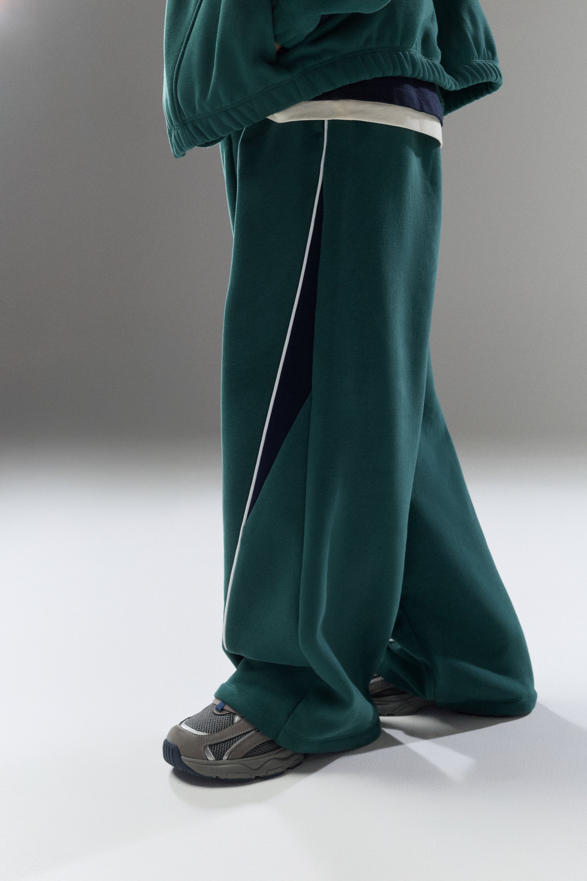 BOTTLE GREEN