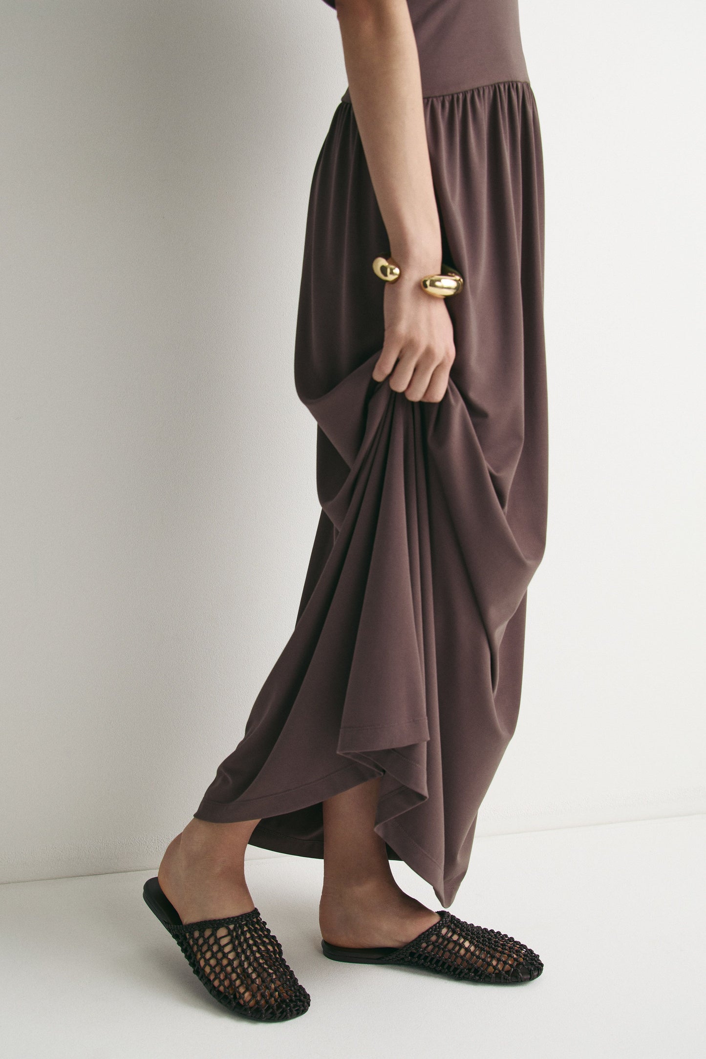 DARK BROWN