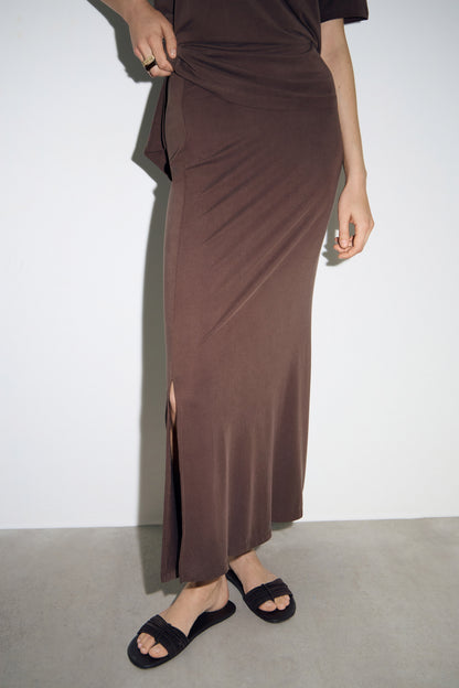 DARK BROWN