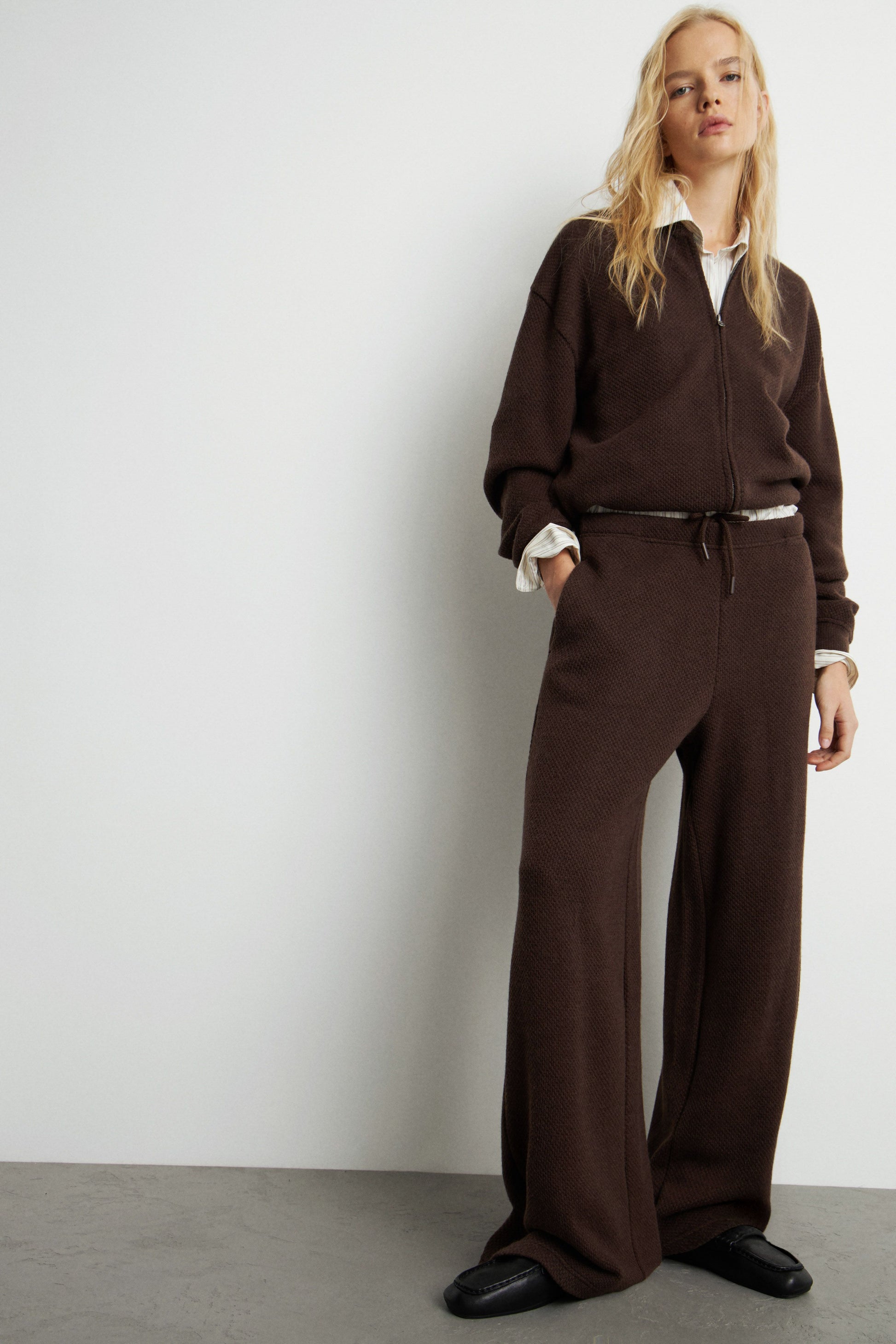 DARK BROWN