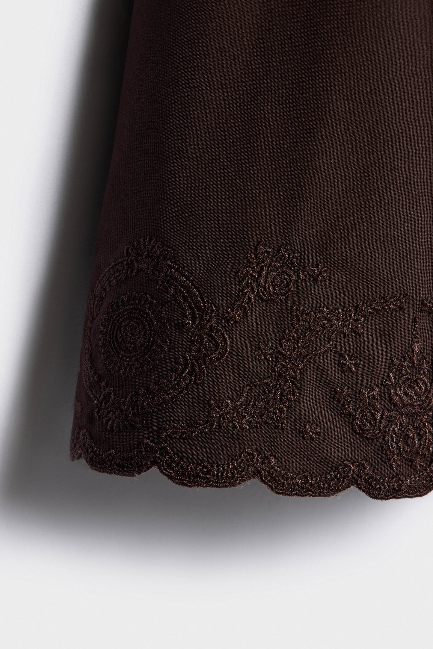 DARK BROWN
