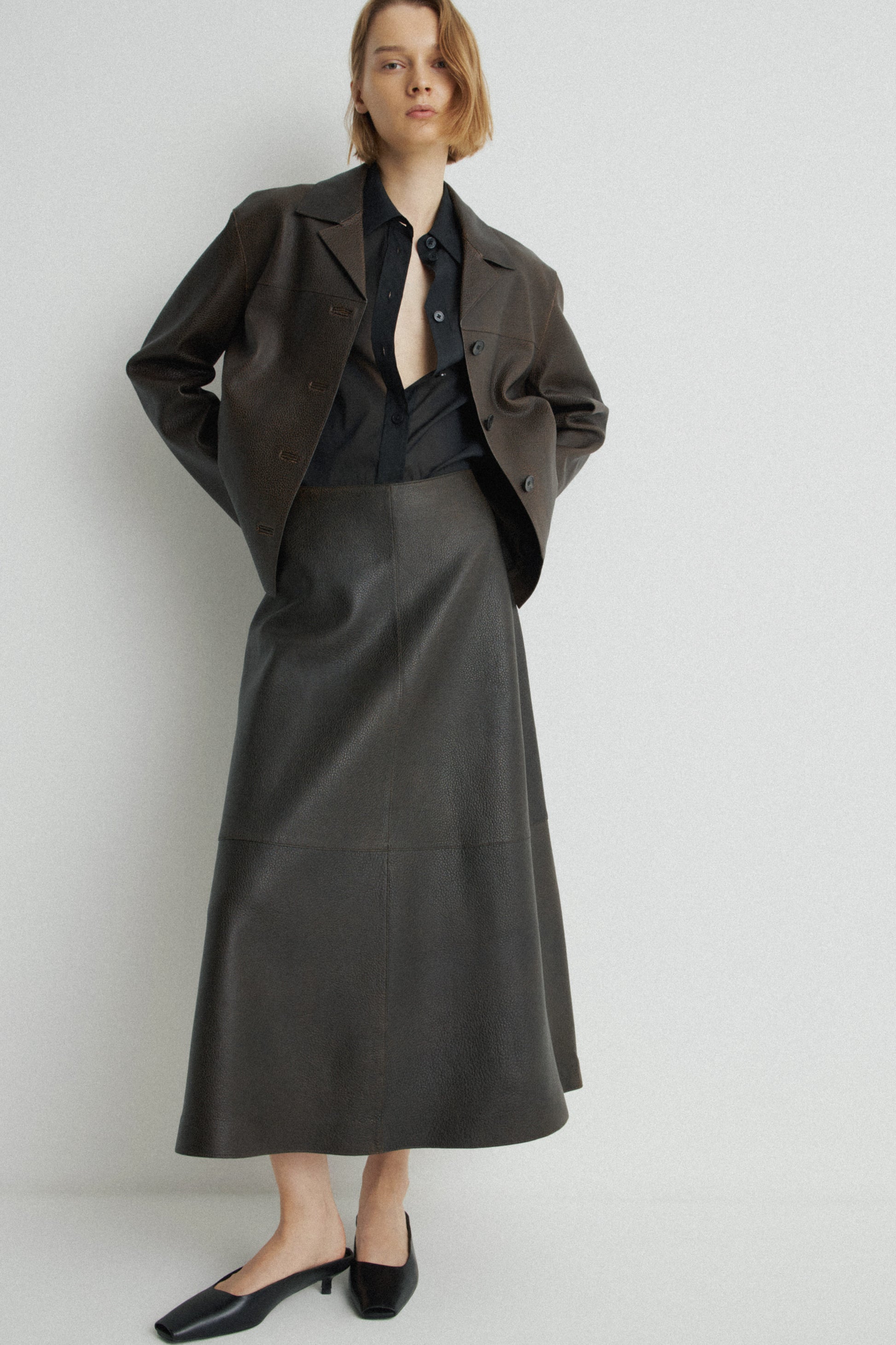 DARK BROWN
