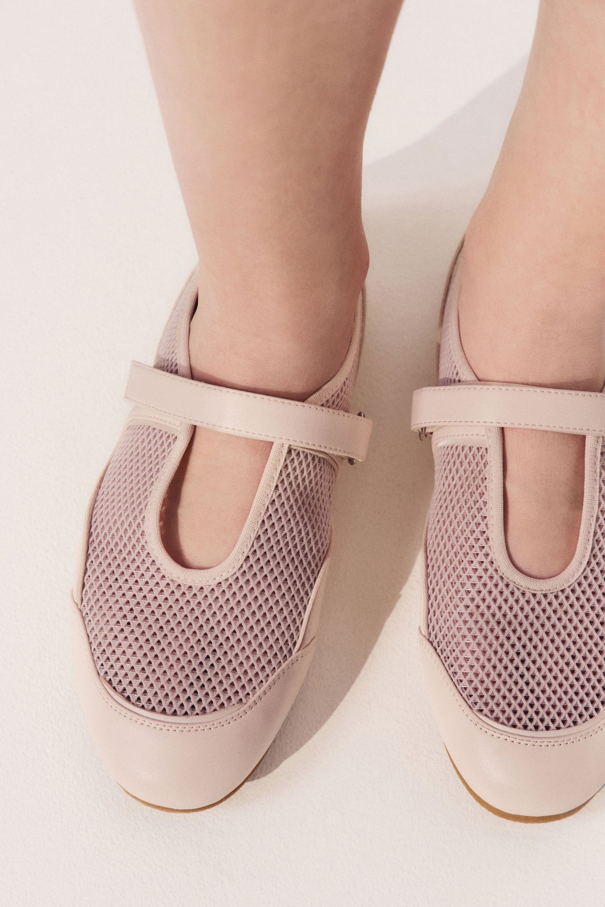 LIGHT PINK