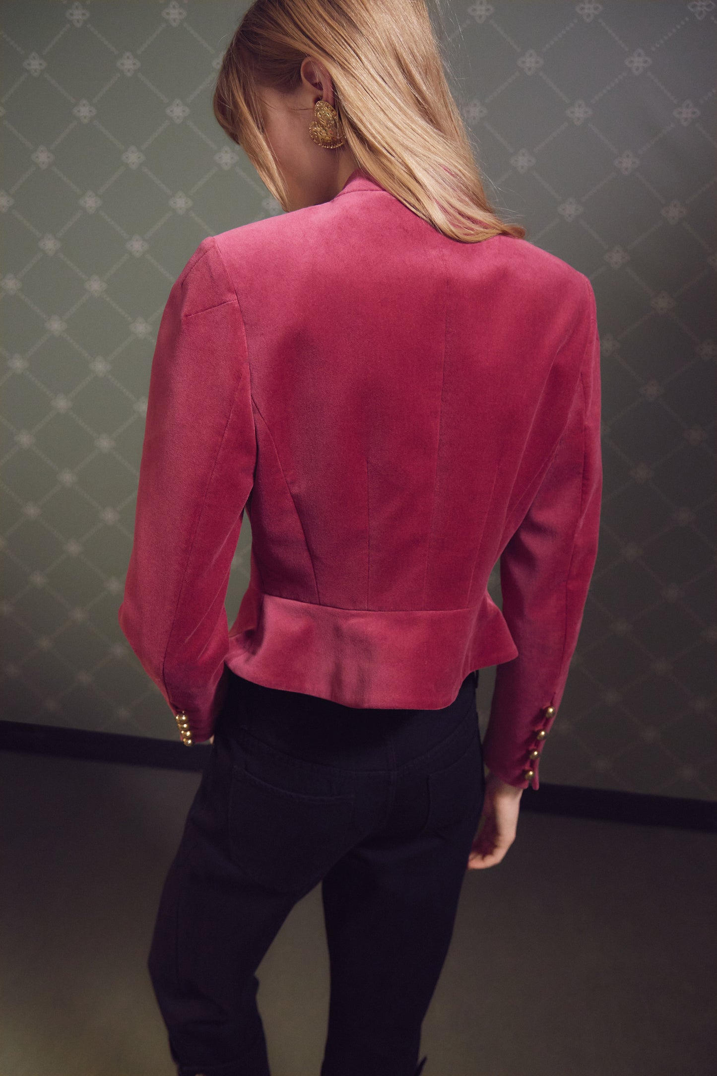 BRIGHT PINK