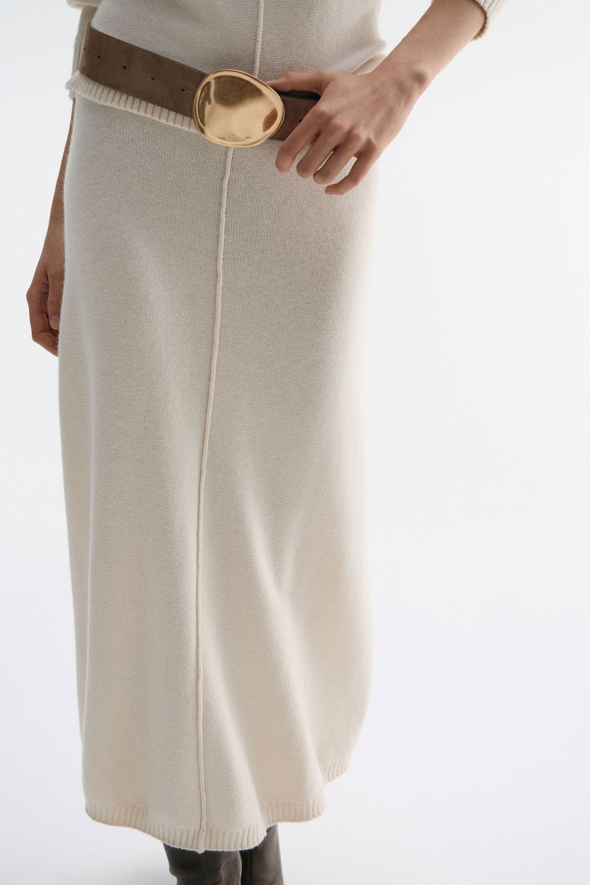 DARK BEIGE